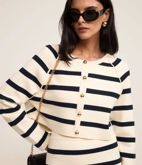 Cardigan em Tricô com Botões Metalizados e Estampa Listrada Branco/ Azul