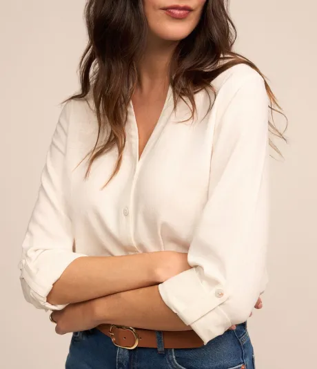 Camisa em Viscolinho com Abotoamento e Barra Mullet Branco Neve