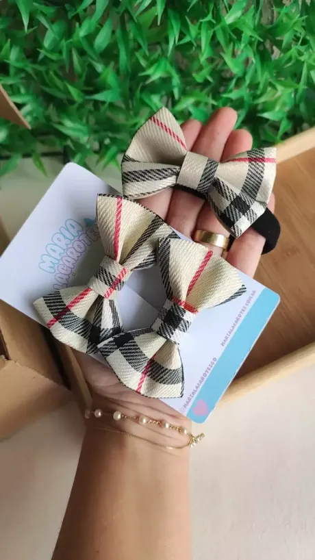 Parzinho - Faixinha Burberry - Maria Laçarotes