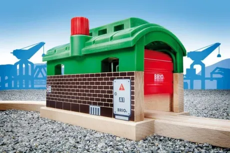 BRIO World - 63357400 - Drehbarer Lokschuppen mit Rolltor, Holzeisenbahn Zubehör, Kleinkind-Spielzeug ab 3 Jahre: Amazon.de: Spielzeug